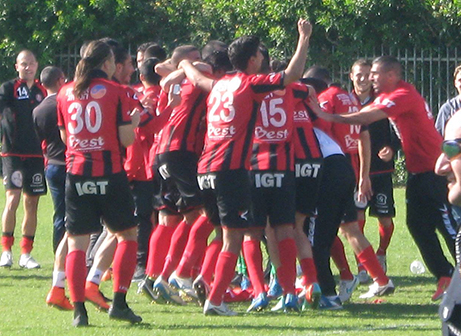 שחקני קטמון חוגגים עלייה (שי חדד)