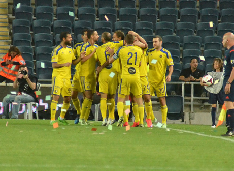 הצהובים חוגגים (ארנון לוי)