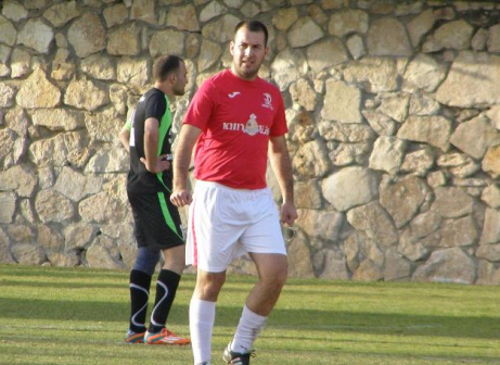 רק מקום שלישי. מאמן - שחקן ראמה, ואג'די אלקיש (אמיר שיבי)