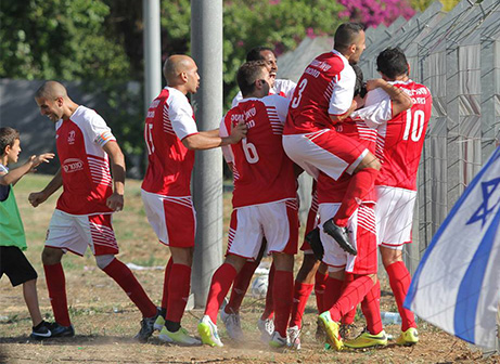 שחקני אזור חוגגים (קובי רוזן)