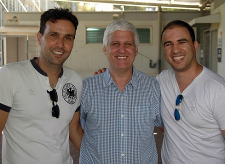 דודו שרון, סגן ראש העיר איציק ישראל ורון כץ חבר המועצה חוגגים עונה נוספת בליגה ב' (מירו פ