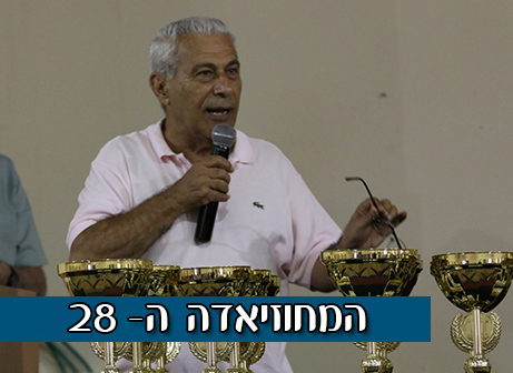 המנצח על הלהקה, כל שנה מחדש. עזיז צרפי (אביב רומשקנו)