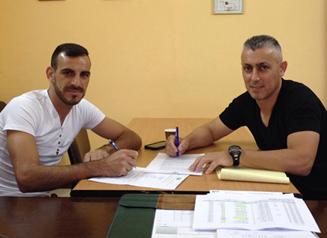 מריח וחלבי במעמד החתימה