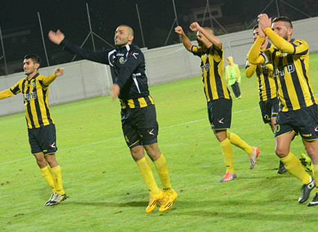 שחקני העבר החליטו לתבוע. למצולמים אין קשר לכתבה (ולדי מויסייב)