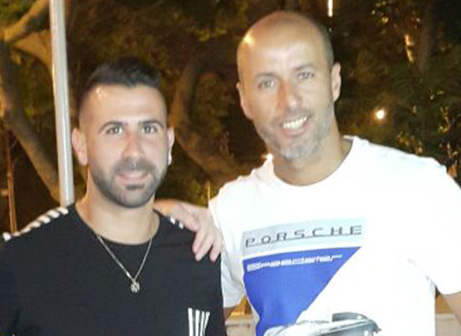 רביבו יחד עם חלאיילה במעמד החתימה