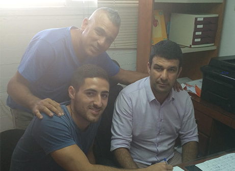 בר מסיקה במעמד החתימה