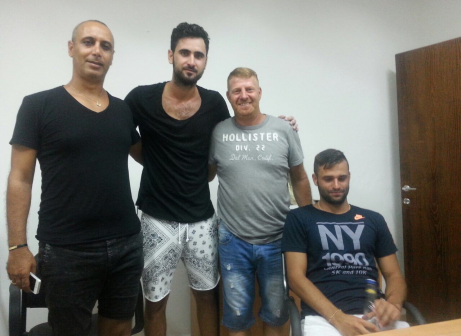 דוידי במעמד החתימה