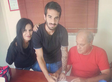 ירדן כהן במעמד החתימה