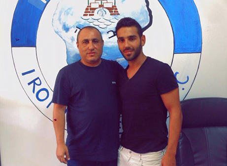 מראד במעמד החתימה