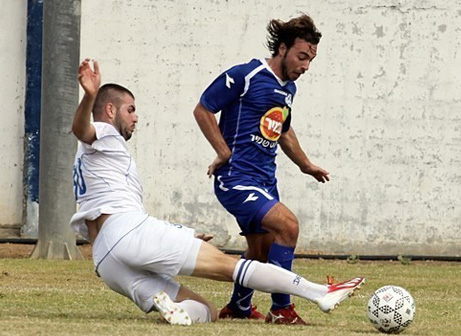 יצטרף להרצליה? פרץ (בכחול) (לירן דורף)