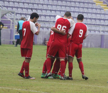 שחקני כפר קאסם חוגגים העפלה למקום הראשון (תאמר סרסור)