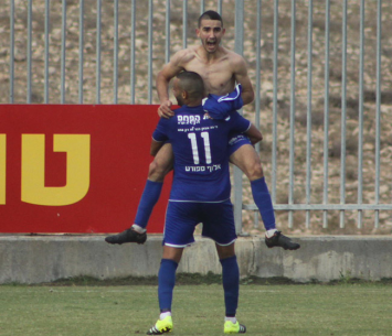 יקיר אזולאי חוגג את השער השלישי (שי מוגליבסקי, eyoya)