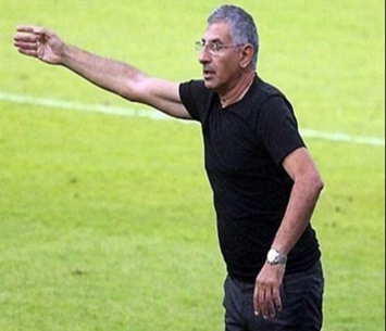 דני גולן. כבר היה רגל וחצי בחוץ