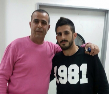 עובדיה במעמד החתימה 