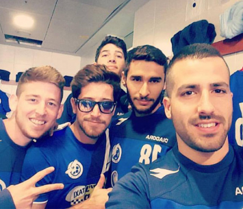 שחקני נשר חוגגים ניצחון (פייסבוק)