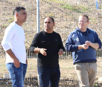 אוהד אפרים (במרכז) (עודד חסין)