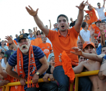 תגרה גדולה ביציע