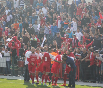 שחקני ואוהדי כפר קאסם בסיום (תאמר סרסור