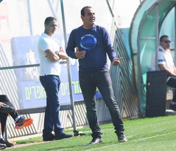 מאמן שעריים. קובי רפואה (רולנדי ברנשטיין)