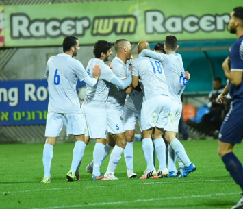 שחקני שעריים חוגגים (רולנדי ברנשטין)