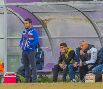 מאמנה של נס ציונה. אוהד בוזגלו (רפי נחמיאס)