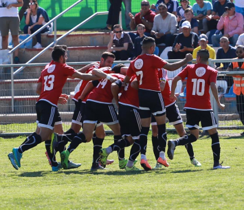 שחקני מגדל העמק חוגגים את השער של סופר (עדי מלול)