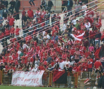 רוצים להיות בפלייאוף. אוהדי מרמורק