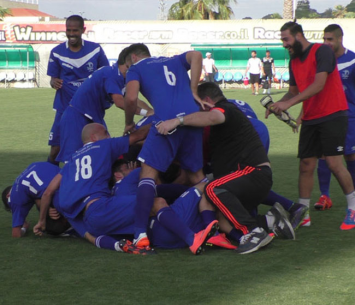 שחקני אזור חוגגים גמר (שקד מורג)