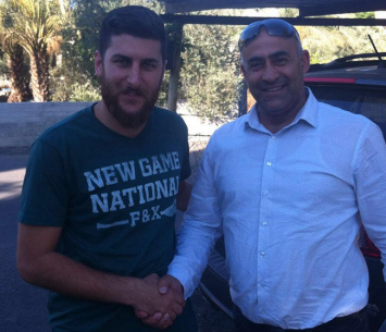 ימשיך בכפר כנא גם בעונה הבאה. ביראני במעמד החתימה