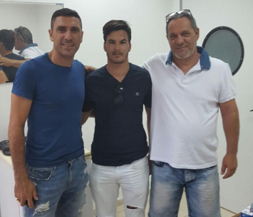 ירין הלל יחד עם עודד דמרי ויעקב הלל במעמד החתימה