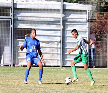 פיני מתנה מימין (קובי רוזן)