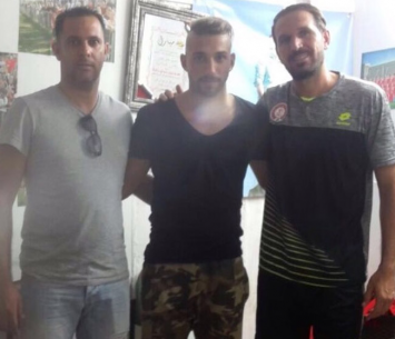 שריקי במעמד החתימה