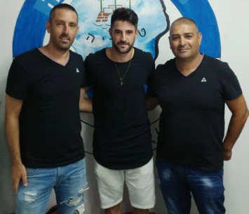 רוטשטיין במעמד החתימה