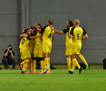 ממשיכים לשמוח אחרי עוד ניצחון. שחקני נתניה (אבי רביבו)