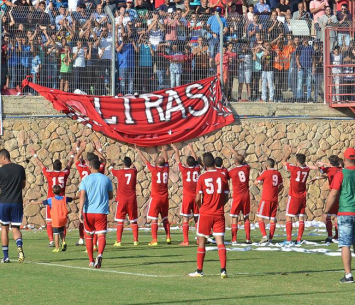 שחקני איכסל חוגגים עם האוהדים (אבי רביבו)