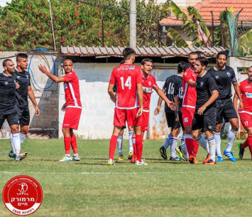 שחקני שתי הקבוצות (יוסי סוריק)
