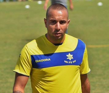 חוזר לפגוש את זוהר יצחק בטבריה. סיסו (אבי רביבו)