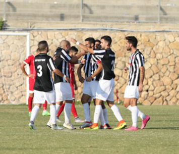 שחקני מגדל העמק חוגגים את השער האדיר של אופק מלול (וואסים מוואסי)