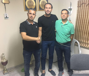 צחי אילוז במעמד החתימה