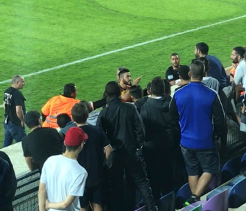 ספואן זועבי יחד עם האוהדים