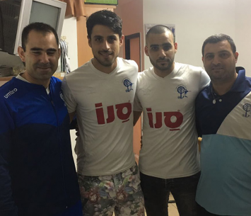 פרץ ולוגסי במעמד החתימה