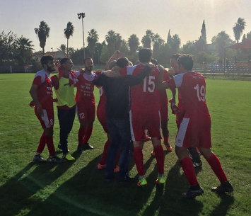 שחקני אזור חוגגים (איציק כלפי)