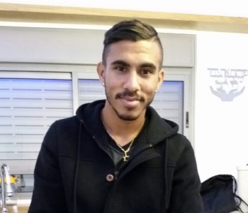 ניסמבאום במעמד החתימה