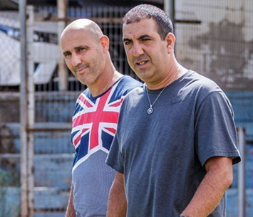 מחפש אתגר חדש. שלמה יחד עם בנודיס (יוסי סוריק)