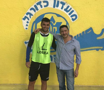 יאיר אזולאי במעמד החתימה