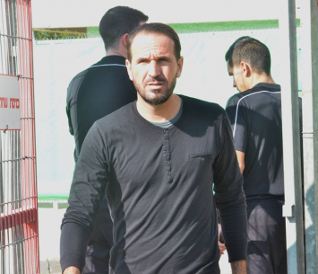 מאמן כפר כנא צחי אילוז (אבי רביבו)