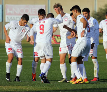 שחקני רמת גן חוגגים מול ראשל