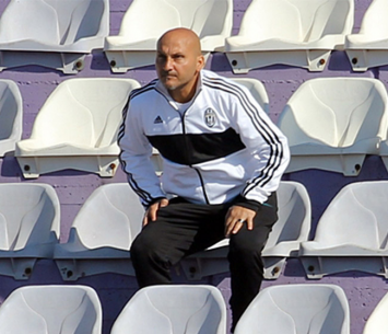 חיים סירוטקין ביציע (לירן דורף)