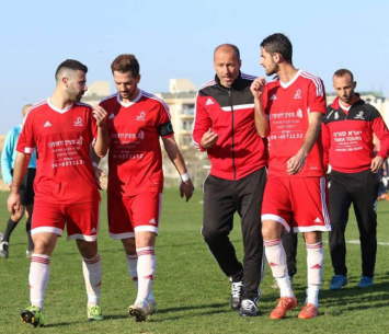 שחקני איכסל והמאמן איימן חלאיילה (עודד חסין)