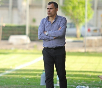 מבחן גדול עבורו. חכים